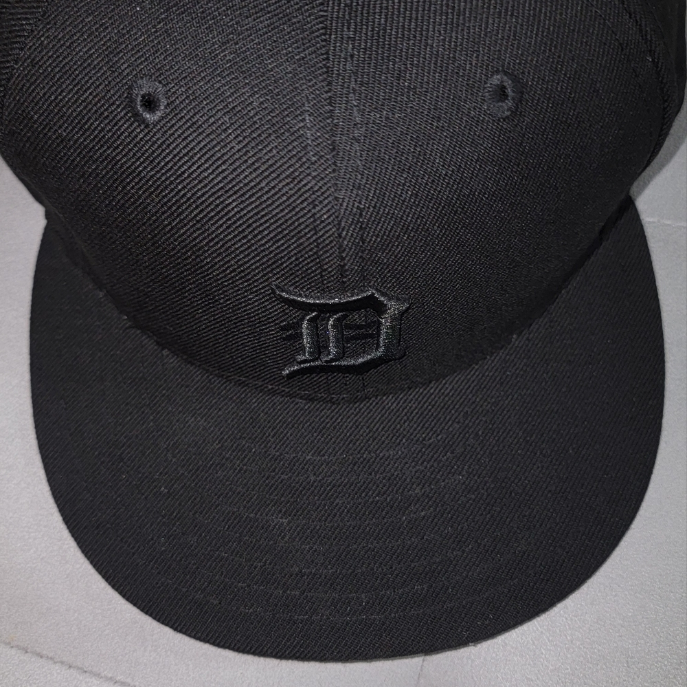 Detroit tiger's new era hat size 8